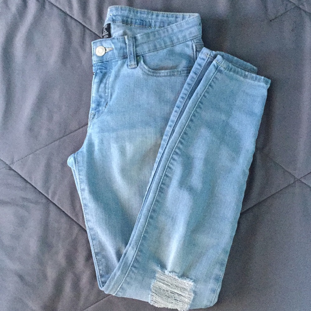 GAP Light wash distressed Skinny